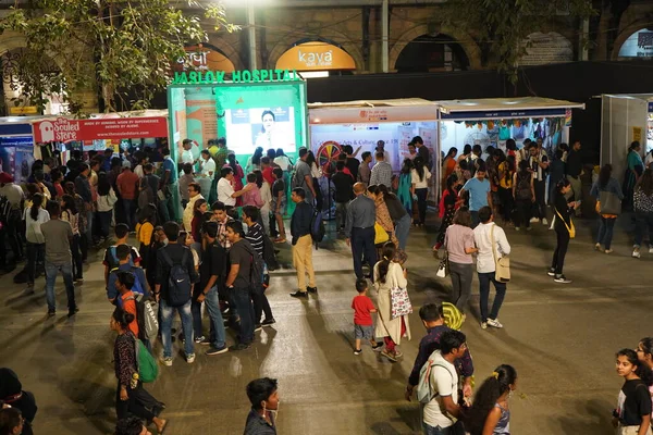 Mumbai India February 2020 Люди Відвідують Насолоджуються Мистецьким Фестивалем Kala — стокове фото