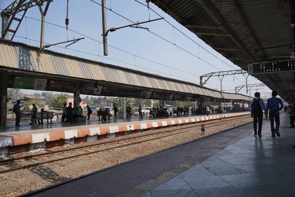 Платформа Железнодорожного Вокзала Мумбаи — стоковое фото