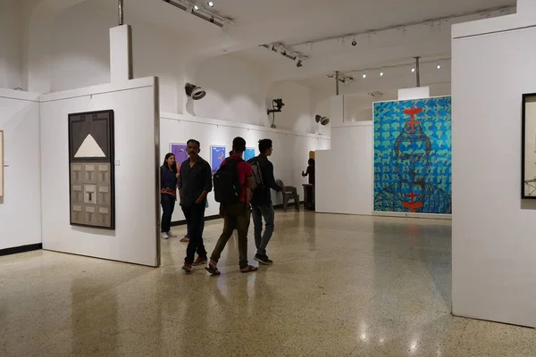 Mumbai India Febrero 2020 Gente Visita Exposición Arte Arte Moderno —  Fotos de Stock