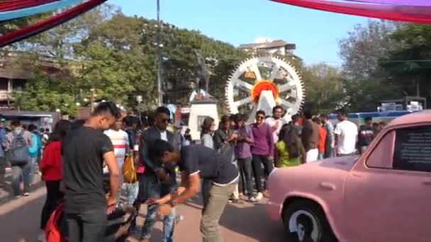 Mumbai India Febrero 2020 Gente Visita Disfruta Del Kala Ghoda — Vídeo de stock