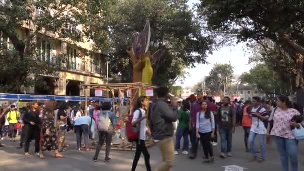 Mumbai India Február 2020 Emberek Meglátogatják Élvezik Kala Ghoda Művészeti — Stock videók