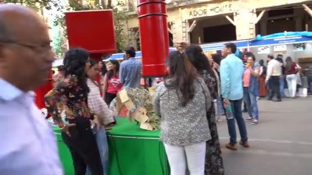 Mumbai India Febrero 2020 Gente Visita Disfruta Del Kala Ghoda — Vídeo de stock