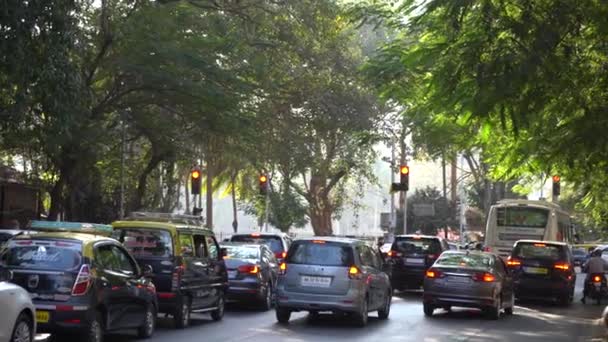 Der Verkehr Fließt Durch Die Straßen Von Mumbai Indien — Stockvideo