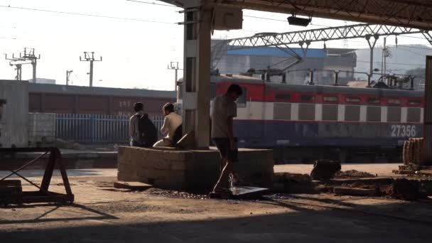 Ferrocarril Indio Ferrocarriles Indios Tren Pasajeros Tren Disparo Desde Ventana — Vídeos de Stock