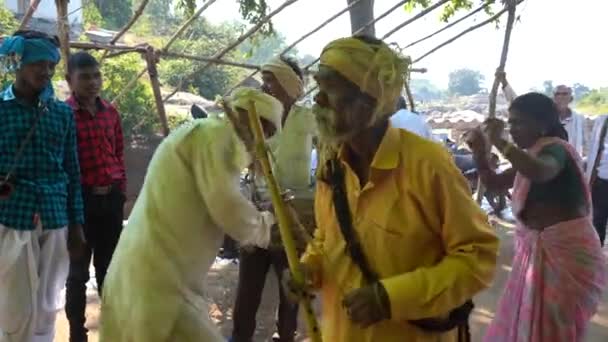 Akola Maharashtra India November 2019 Tribal Människor Utför Traditionell Dans — Stockvideo