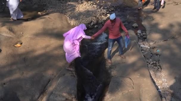 Akola Maharashtra India Noviembre 2019 Gente Rural Disfrutando Naturaleza Orillas — Vídeos de Stock