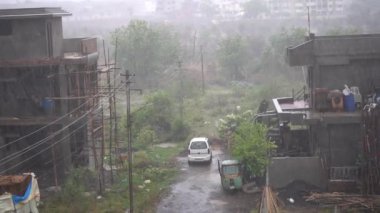 Gökyüzünde bulut oluşumu, fırtına bulutları...