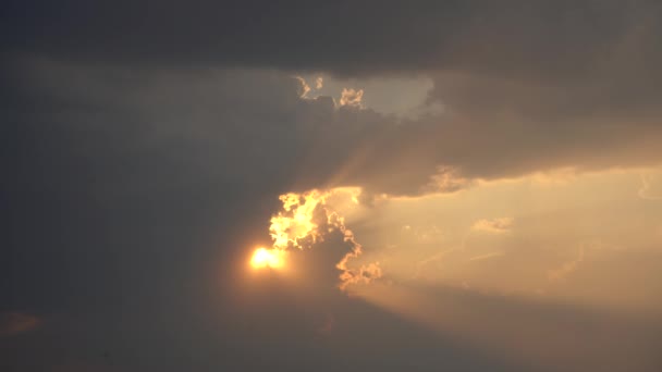 Natuur Milieu Donkere Grote Wolken Lucht Zwarte Stormachtige Wolken Onweersbuien — Stockvideo