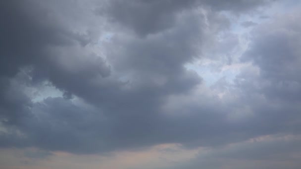 Природа Середовище Темні Величезні Хмари Небо Чорні Штормові Хмари Грозові — стокове відео