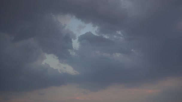 Natur Umwelt Dunkle Riesige Wolken Himmel Schwarz Stürmische Wolken Gewitterwolken — Stockvideo