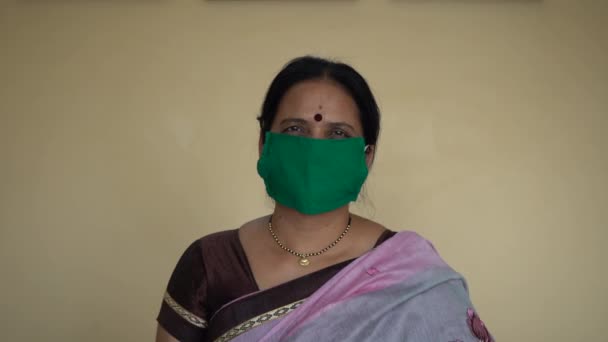Žena Nosí Lékařské Ochranné Masky Ochranu Před Viry Bakterií Pandemie — Stock video