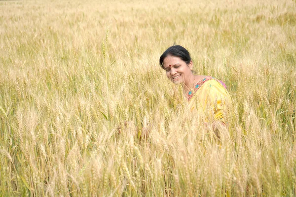 Happy Woman Enjoying Wheat Field Nature Beauty Golden Wheat Field — Stock Photo, Image
