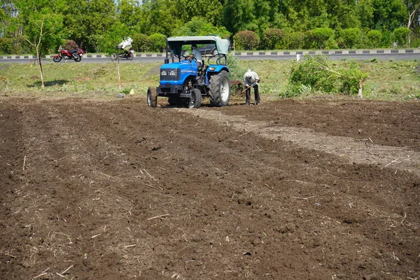 Nashik Maharashtra India June 2020 Unidentified Farmer Tractor Preparing Land — 图库照片