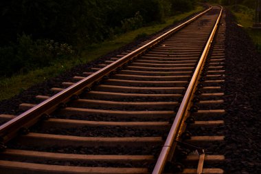 Hint demiryolu rayları, Hindistan 'daki demiryolu manzarası. 