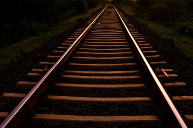 Hint demiryolu rayları, Hindistan 'daki demiryolu manzarası. 