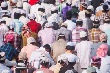 AMRAVATI, MAHARASHTRA, INDIA 26 Haziran 2017: Bugün Ramazan Bayramı vesilesiyle çok sayıda insan Eidgah 'ta sabah namazı kıldı. 