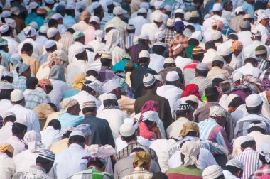 AMRAVATI, MAHARASHTRA, INDIA 26 Haziran 2017: Bugün Ramazan Bayramı vesilesiyle çok sayıda insan Eidgah 'ta sabah namazı kıldı. 