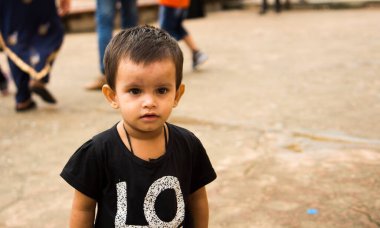 JAIPUR, INDIA 11 AĞUSTOS 2019: Tüm dünyadan turistler Amer Fort, Jaipur 'da, Hindistan ve UNESCO' nun dünya mirası sahasının başlıca turistik merkezlerinden biri..
