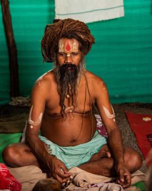 NASHIK, INDIA, 27 Ağustos 2015: Kumbh Mela 'daki kutsal adam Hindu sadhu' nun portresi