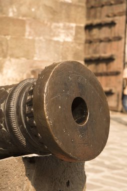 Hindistan 'daki Daulatabad Kalesi' nde eski bir Müslüman topu. MS 14. yüzyıl