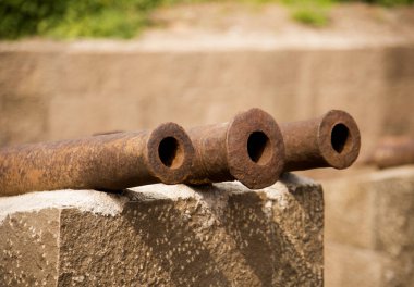 Hindistan 'daki Daulatabad Kalesi' nde eski bir Müslüman topu. MS 14. yüzyıl