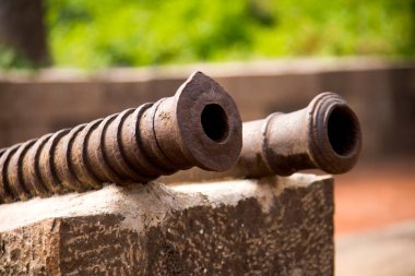 Hindistan 'daki Daulatabad Kalesi' nde eski bir Müslüman topu. MS 14. yüzyıl