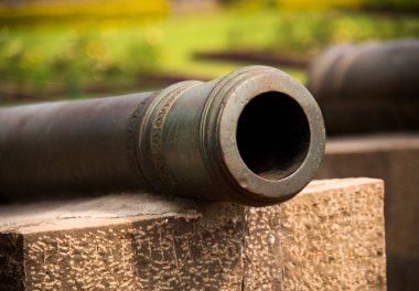 Hindistan 'daki Daulatabad Kalesi' nde eski bir Müslüman topu. MS 14. yüzyıl