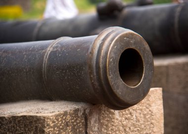 Hindistan 'daki Daulatabad Kalesi' nde eski bir Müslüman topu. MS 14. yüzyıl