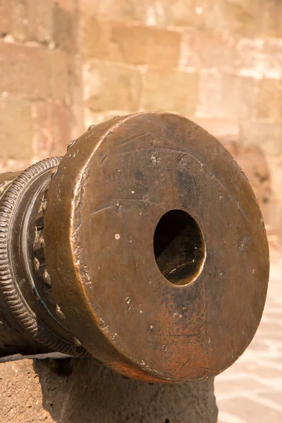 Hindistan 'daki Daulatabad Kalesi' nde eski bir Müslüman topu. MS 14. yüzyıl