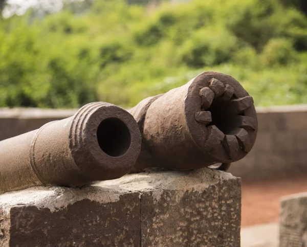 Hindistan 'daki Daulatabad Kalesi' nde eski bir Müslüman topu. MS 14. yüzyıl