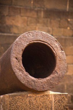 Hindistan 'daki Daulatabad Kalesi' nde eski bir Müslüman topu. MS 14. yüzyıl