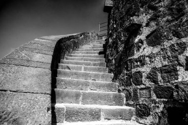 Aurangabad 'ın yaklaşık 15 km kuzeybatısındaki Devgiri Kalesi' nin tepesinden bakıldığında ortaçağ döneminin en güçlü kalelerinden biriydi. Merkez kale 200 metre yükseklikte..