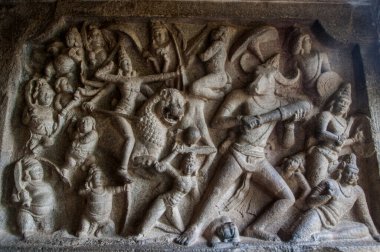 Bas kabartma heykel taşı Mahabalipuram 'daki antik mağara tapınağını, UNESCO' nun Dünya Mirası Alanı, Tamil Nadu, Hindistan.