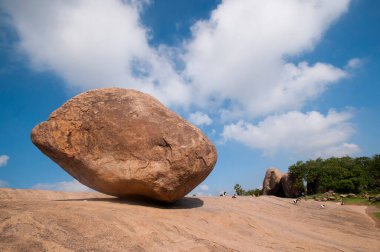 Krishnas Butterball, Dengeli dev kaya taşı, Mahabalipuram, Tamil Nadu, Hindistan