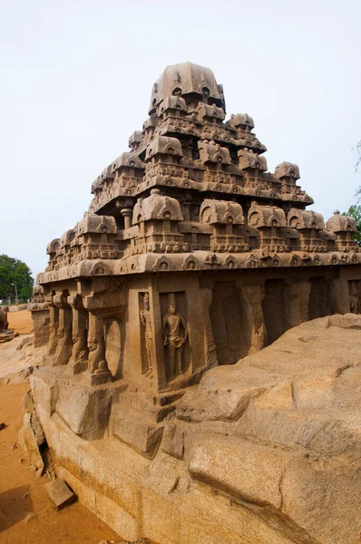 Mahabalipuram 'daki Panch Rathas Monolitik Hindu Tapınağı. Büyük Güney Hindistan mimarisi, etkileyici mimari alanı. Güney Hindistan 'daki Dünya Mirası, Tamil Nadu, Mamallapuram