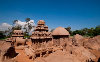 Mahabalipuram 'daki Panch Rathas Monolitik Hindu Tapınağı. Büyük Güney Hindistan mimarisi, etkileyici mimari alanı. Güney Hindistan 'daki Dünya Mirası, Tamil Nadu, Mamallapuram