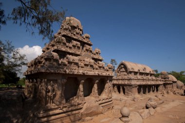 Mahabalipuram 'daki Panch Rathas Monolitik Hindu Tapınağı. Büyük Güney Hindistan mimarisi, etkileyici mimari alanı. Güney Hindistan 'daki Dünya Mirası, Tamil Nadu, Mamallapuram