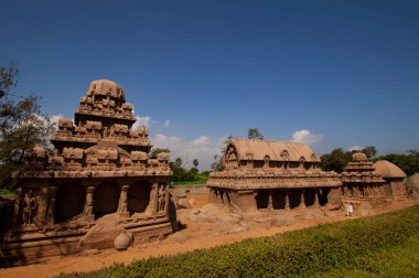 Mahabalipuram 'daki Panch Rathas Monolitik Hindu Tapınağı. Büyük Güney Hindistan mimarisi, etkileyici mimari alanı. Güney Hindistan 'daki Dünya Mirası, Tamil Nadu, Mamallapuram