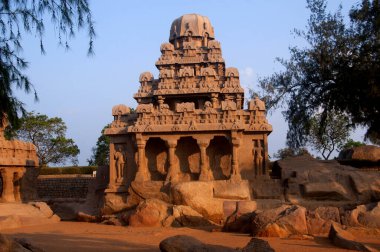 Mahabalipuram 'daki Panch Rathas Monolitik Hindu Tapınağı. Büyük Güney Hindistan mimarisi, etkileyici mimari alanı. Güney Hindistan 'daki Dünya Mirası, Tamil Nadu, Mamallapuram