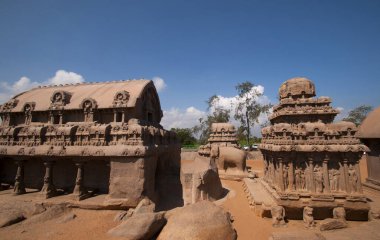 Mahabalipuram 'daki Panch Rathas Monolitik Hindu Tapınağı. Büyük Güney Hindistan mimarisi, etkileyici mimari alanı. Güney Hindistan 'daki Dünya Mirası, Tamil Nadu, Mamallapuram
