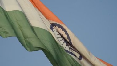 Üç renkli dalgalı Hint bayrağının yakın plan çekimi..