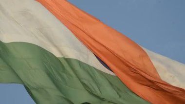 Üç renkli dalgalı Hint bayrağının yakın plan çekimi..