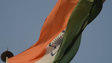 Üç renkli dalgalı Hint bayrağının yakın plan çekimi..