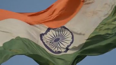 Üç renkli dalgalı Hint bayrağının yakın plan çekimi..