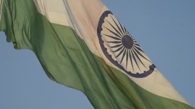 Üç renkli dalgalı Hint bayrağının yakın plan çekimi..