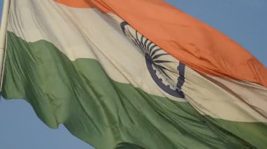 Üç renkli dalgalı Hint bayrağının yakın plan çekimi..