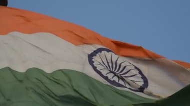 Üç renkli dalgalı Hint bayrağının yakın plan çekimi..