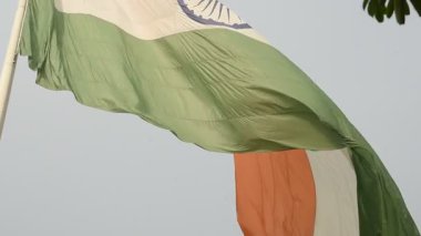 Üç renkli dalgalı Hint bayrağının yakın plan çekimi..