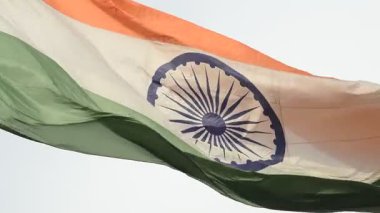 Üç renkli dalgalı Hint bayrağının yakın plan çekimi..