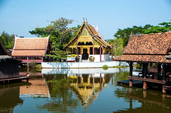Antik Siyam 'daki Buda Tapınağı aynı zamanda Antik Şehir veya Mueang Boran, Samut Prakan, Tayland.